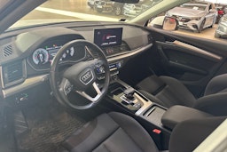 valkoinen Audi Q5 2022 kuva 3.