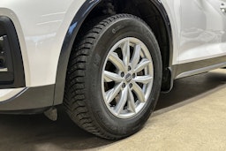 valkoinen Audi Q5 2022 kuva 11.