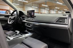 valkoinen Audi Q5 2022 kuva 14.