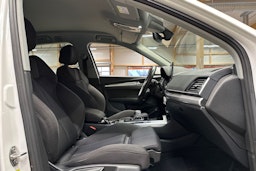 valkoinen Audi Q5 2022 kuva 15.