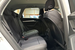 valkoinen Audi Q5 2022 kuva 16.