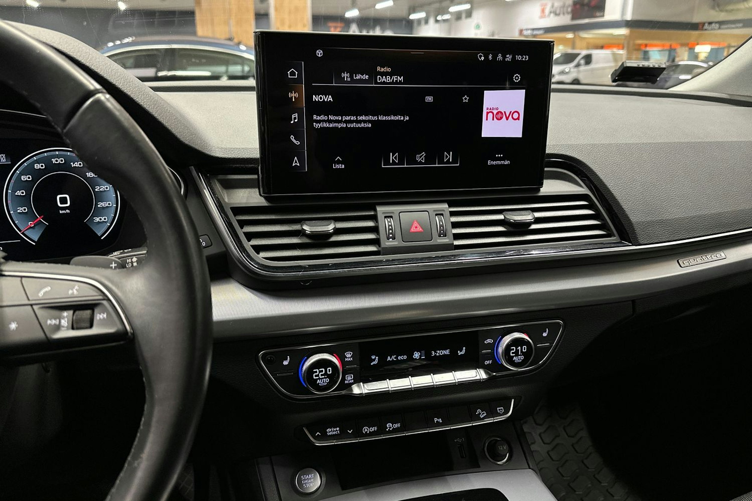 valkoinen Audi Q5 2022 kuva 21.