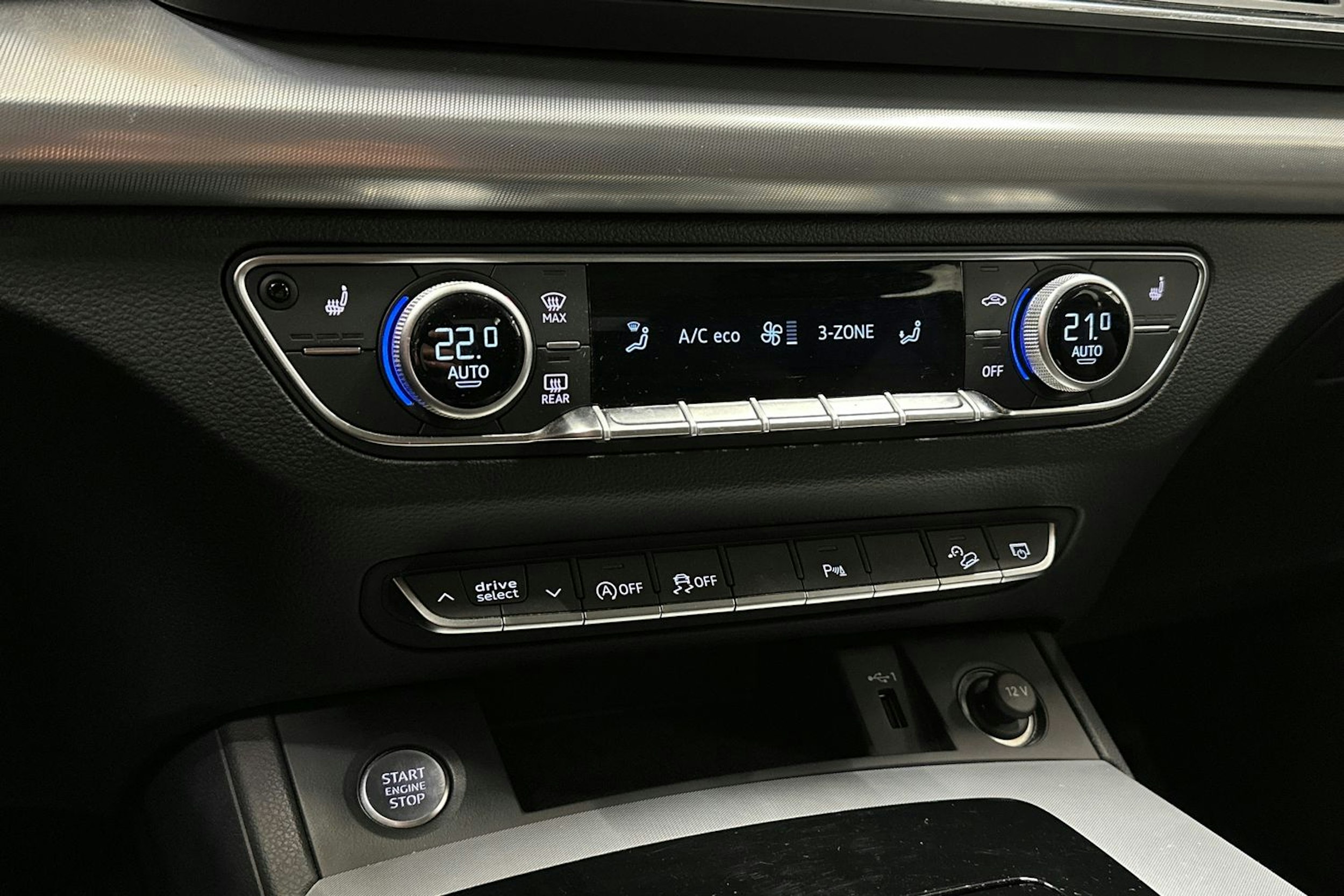 valkoinen Audi Q5 2022 kuva 22.