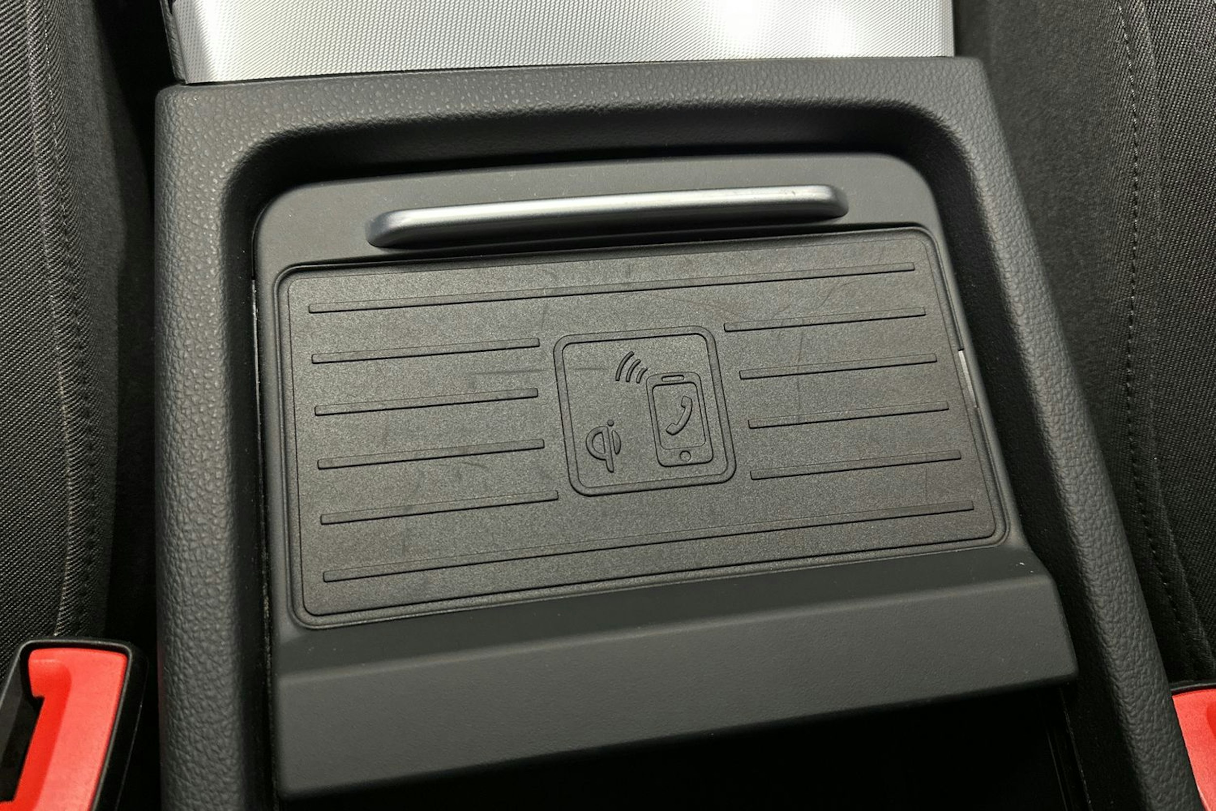 valkoinen Audi Q5 2022 kuva 24.