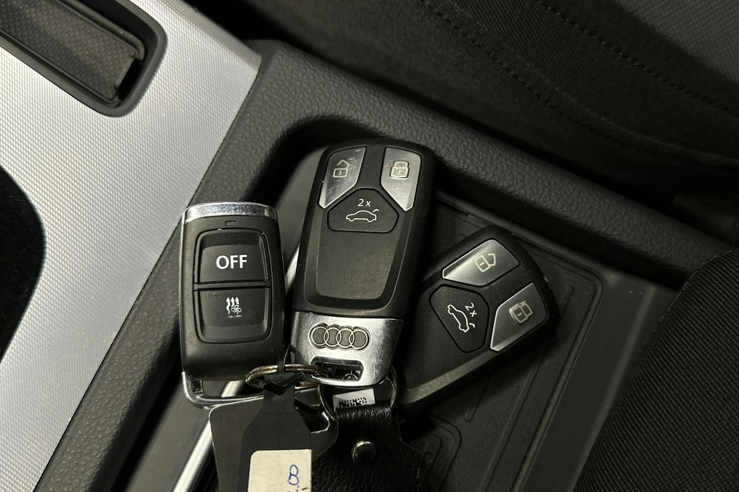 valkoinen Audi Q5 2022 kuva 25.