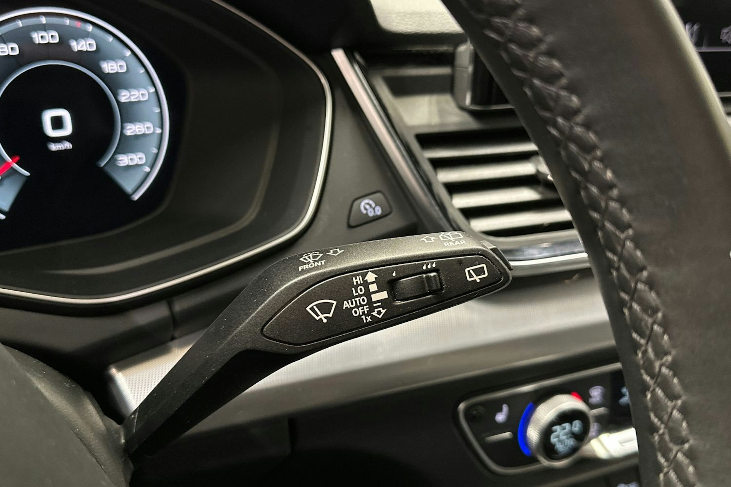 valkoinen Audi Q5 2022 kuva 28.