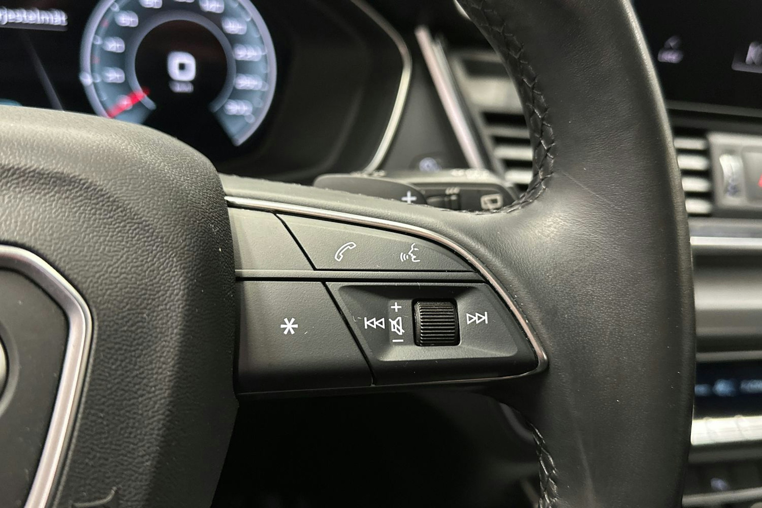 valkoinen Audi Q5 2022 kuva 30.