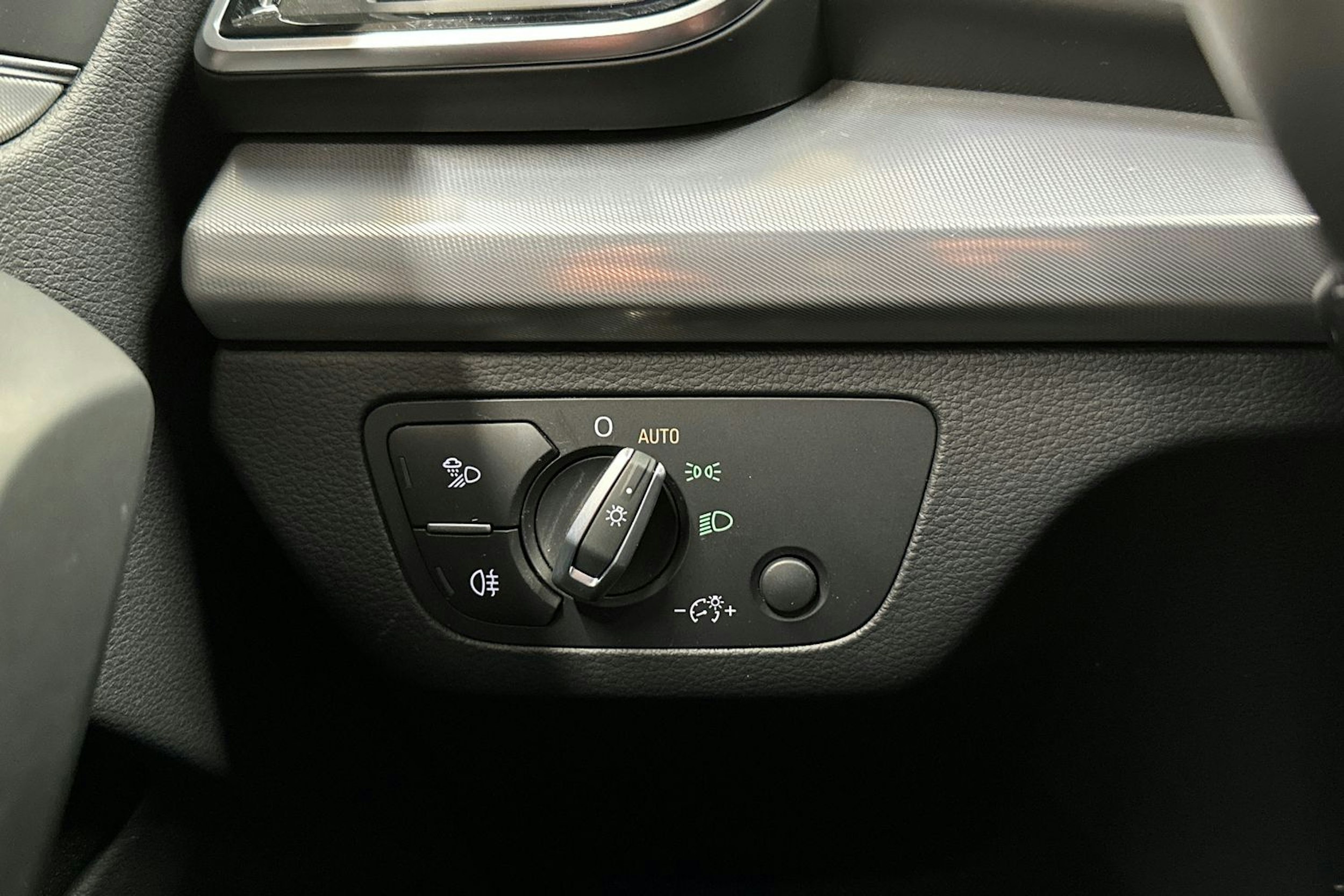 valkoinen Audi Q5 2022 kuva 31.