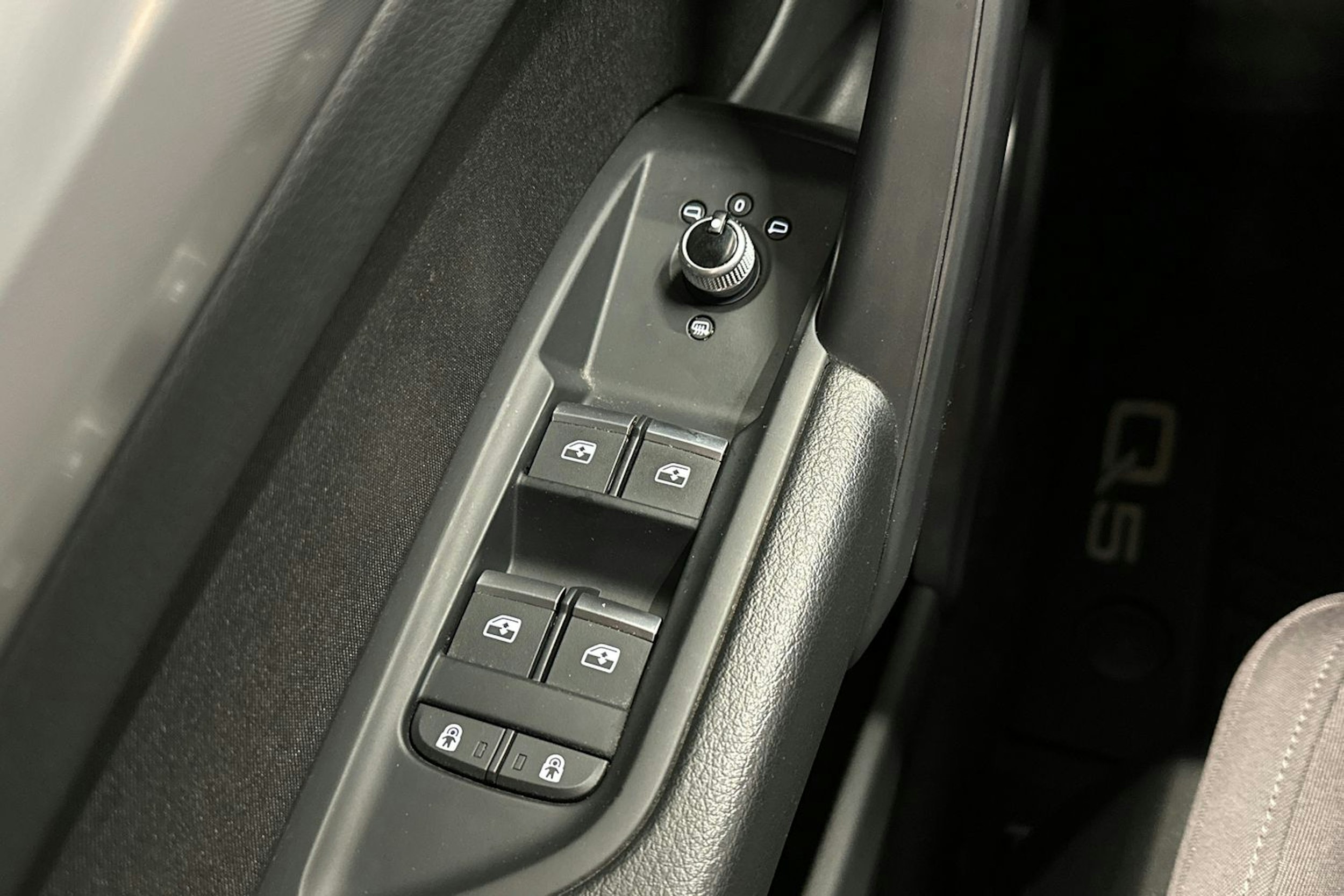 valkoinen Audi Q5 2022 kuva 32.