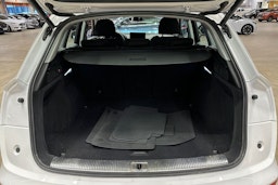 valkoinen Audi Q5 2022 kuva 33.