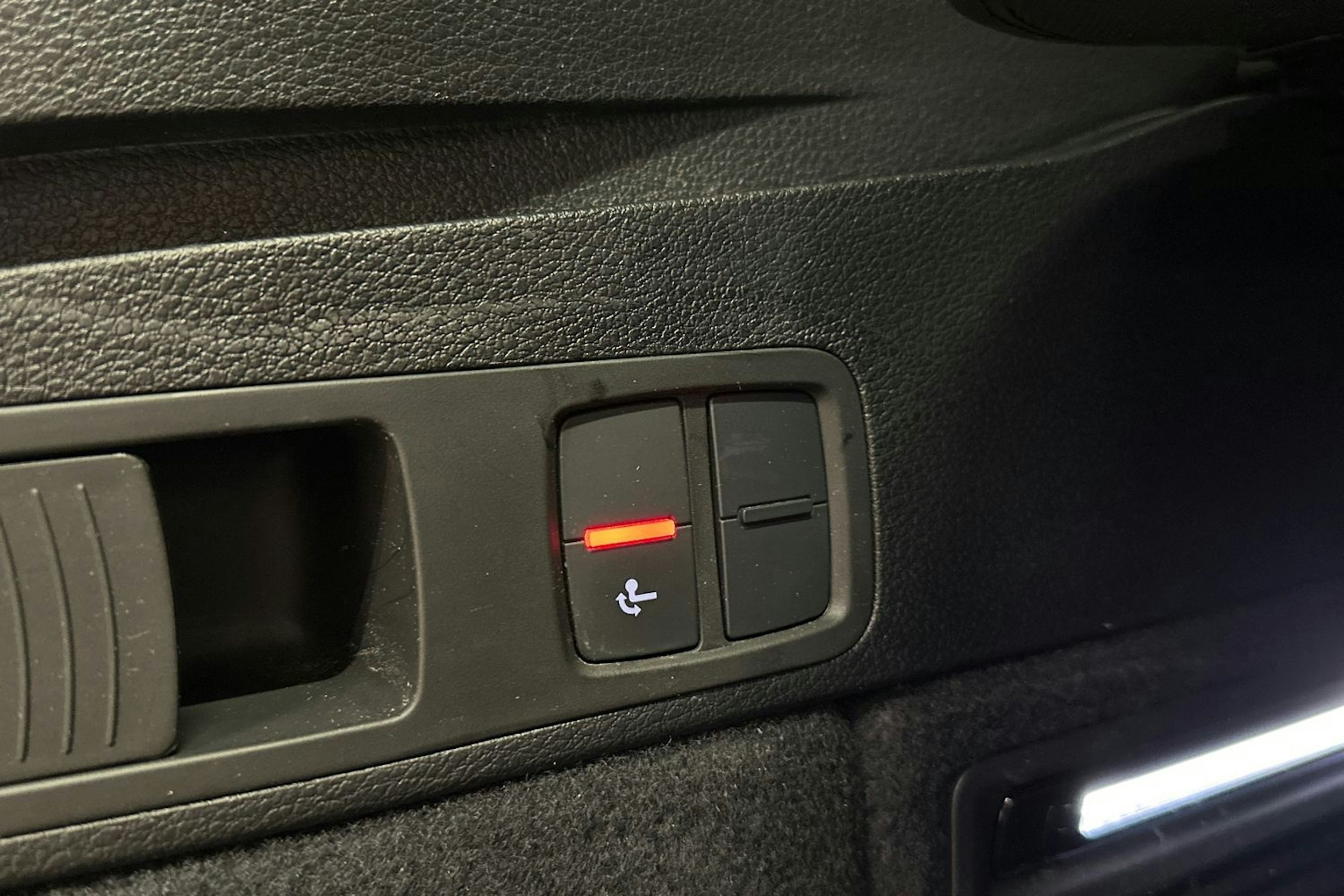 valkoinen Audi Q5 2022 kuva 34.