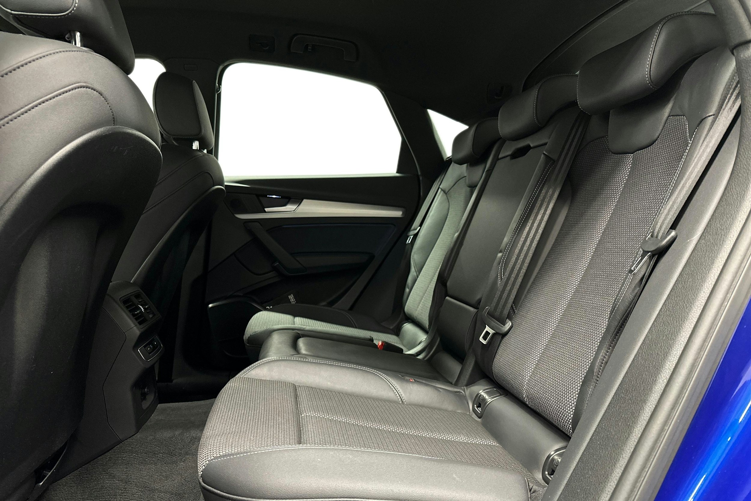 sininen Audi Q5 2022 kuva 10.