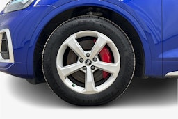 sininen Audi Q5 2022 kuva 11.