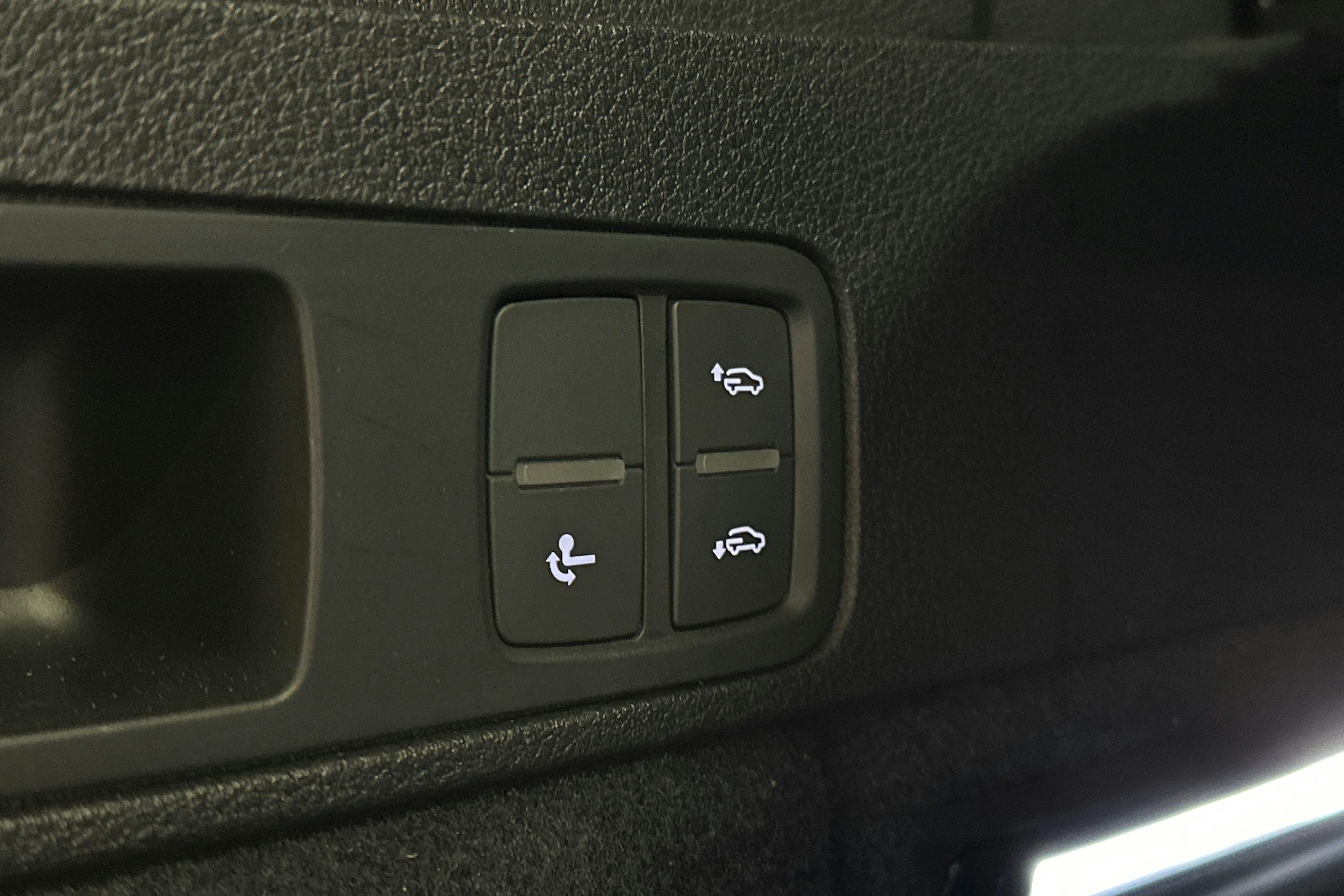 sininen Audi Q5 2022 kuva 16.