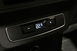 sininen Audi Q5 2022 kuva 17.