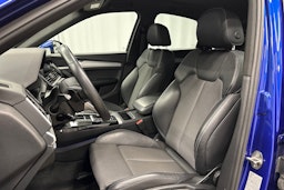 sininen Audi Q5 2022 kuva 18.