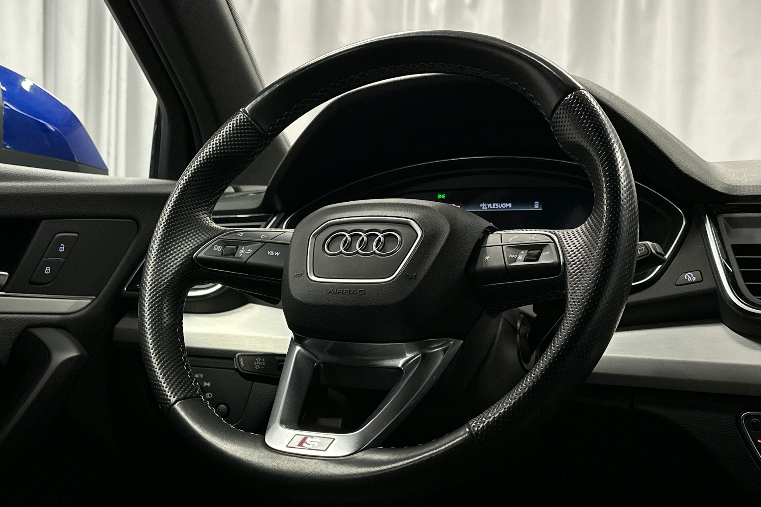 sininen Audi Q5 2022 kuva 19.