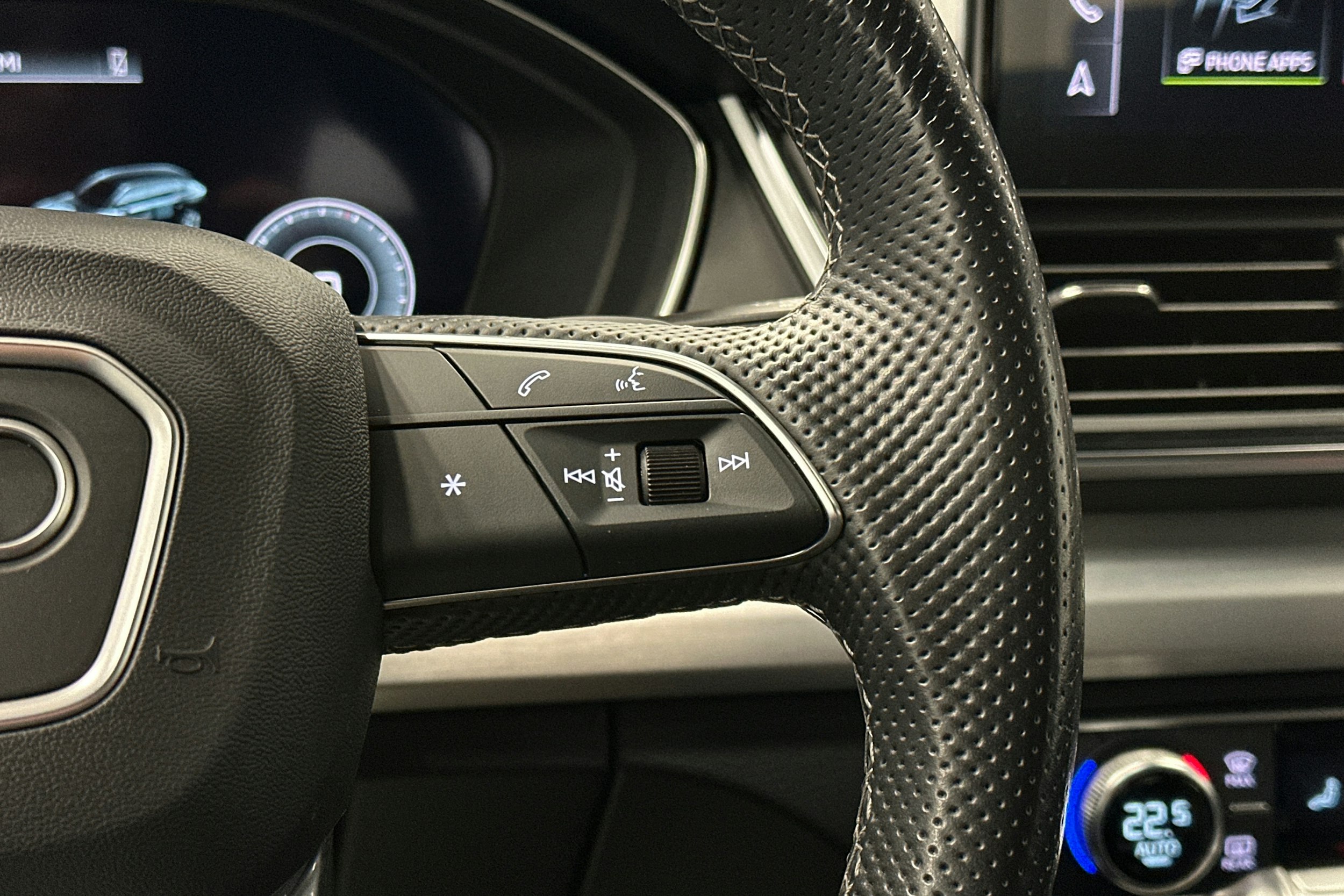 sininen Audi Q5 2022 kuva 21.