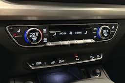 sininen Audi Q5 2022 kuva 30.