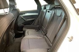 valkoinen Audi Q5 2022 kuva 10.