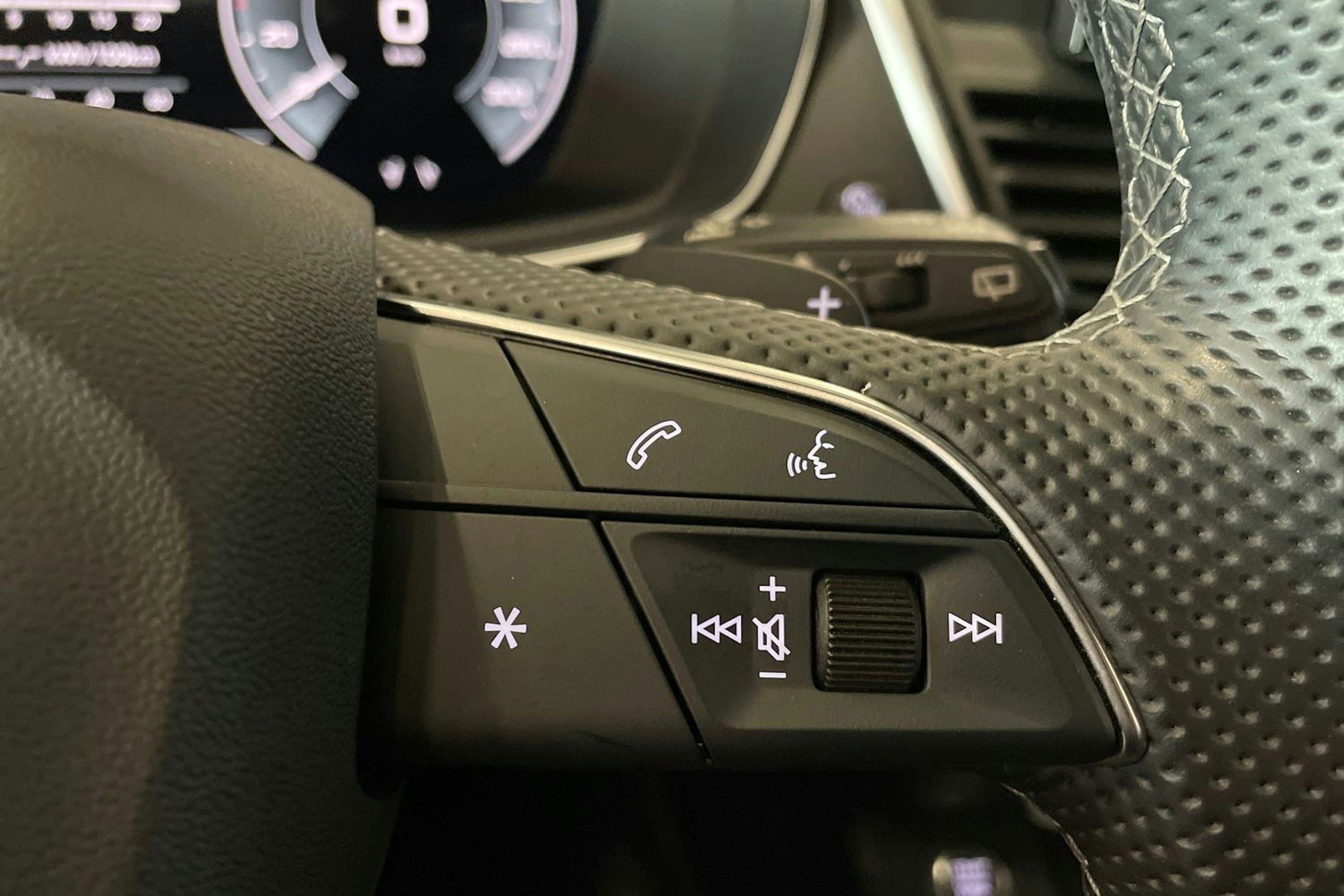 valkoinen Audi Q5 2022 kuva 17.