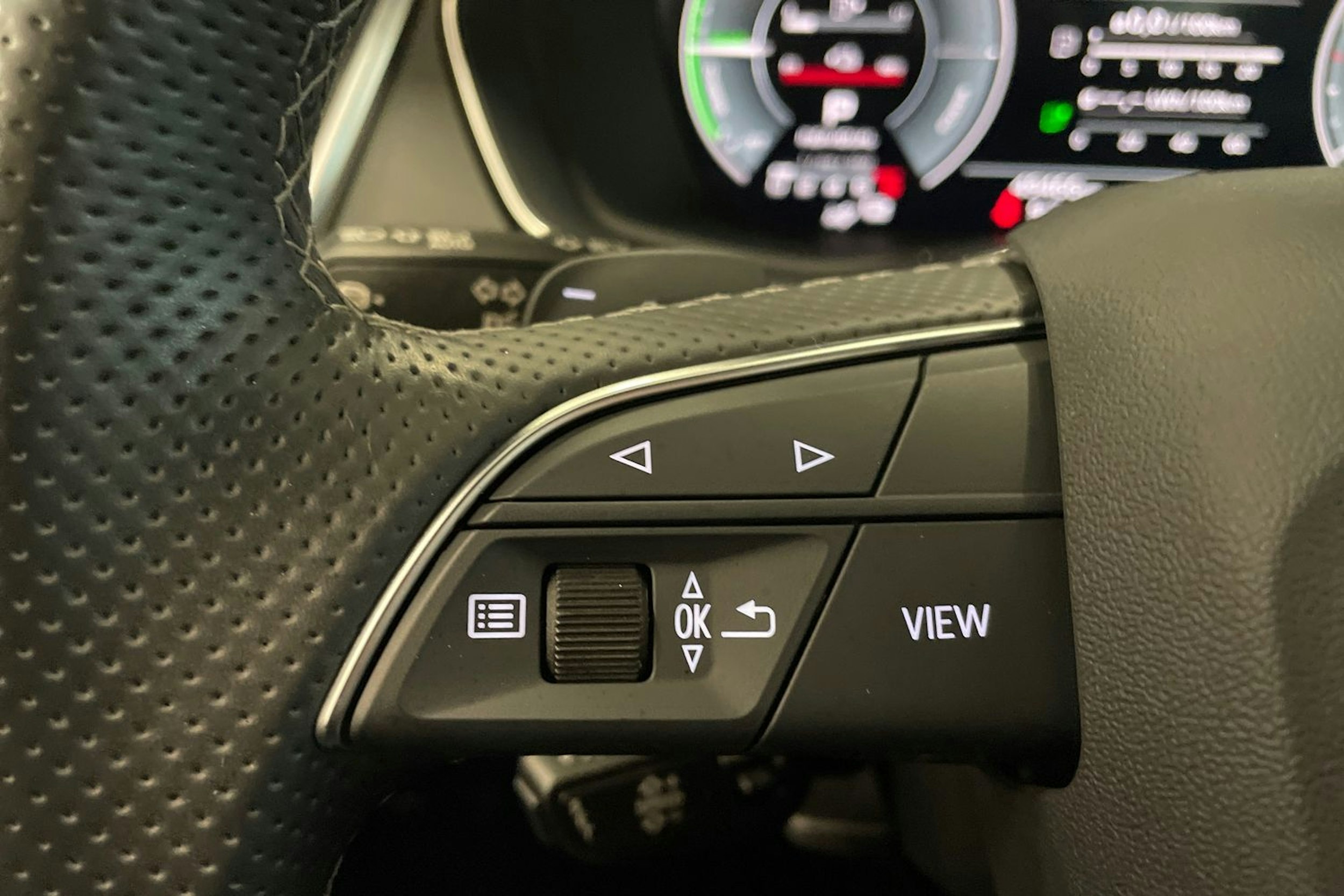 valkoinen Audi Q5 2022 kuva 18.