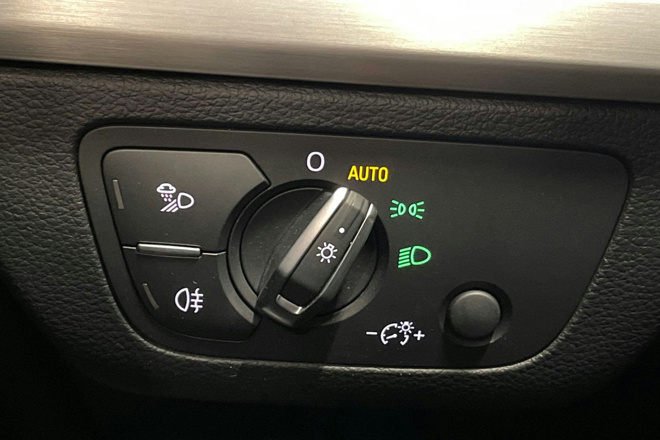 valkoinen Audi Q5 2022 kuva 21.