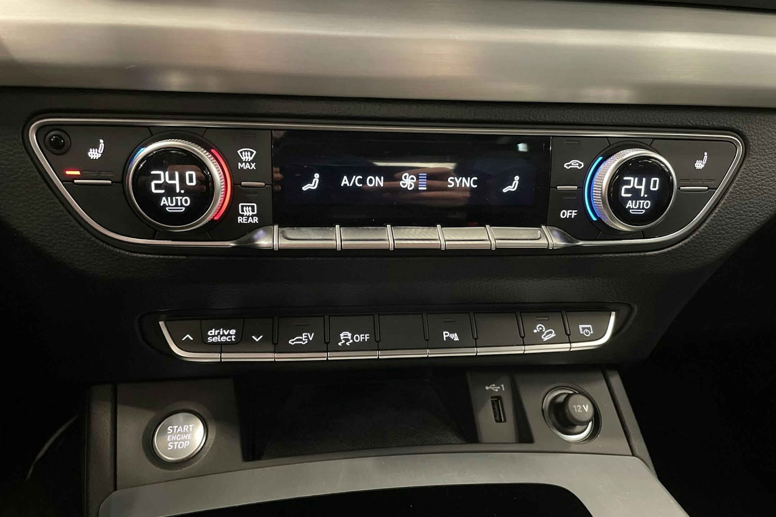 valkoinen Audi Q5 2022 kuva 34.