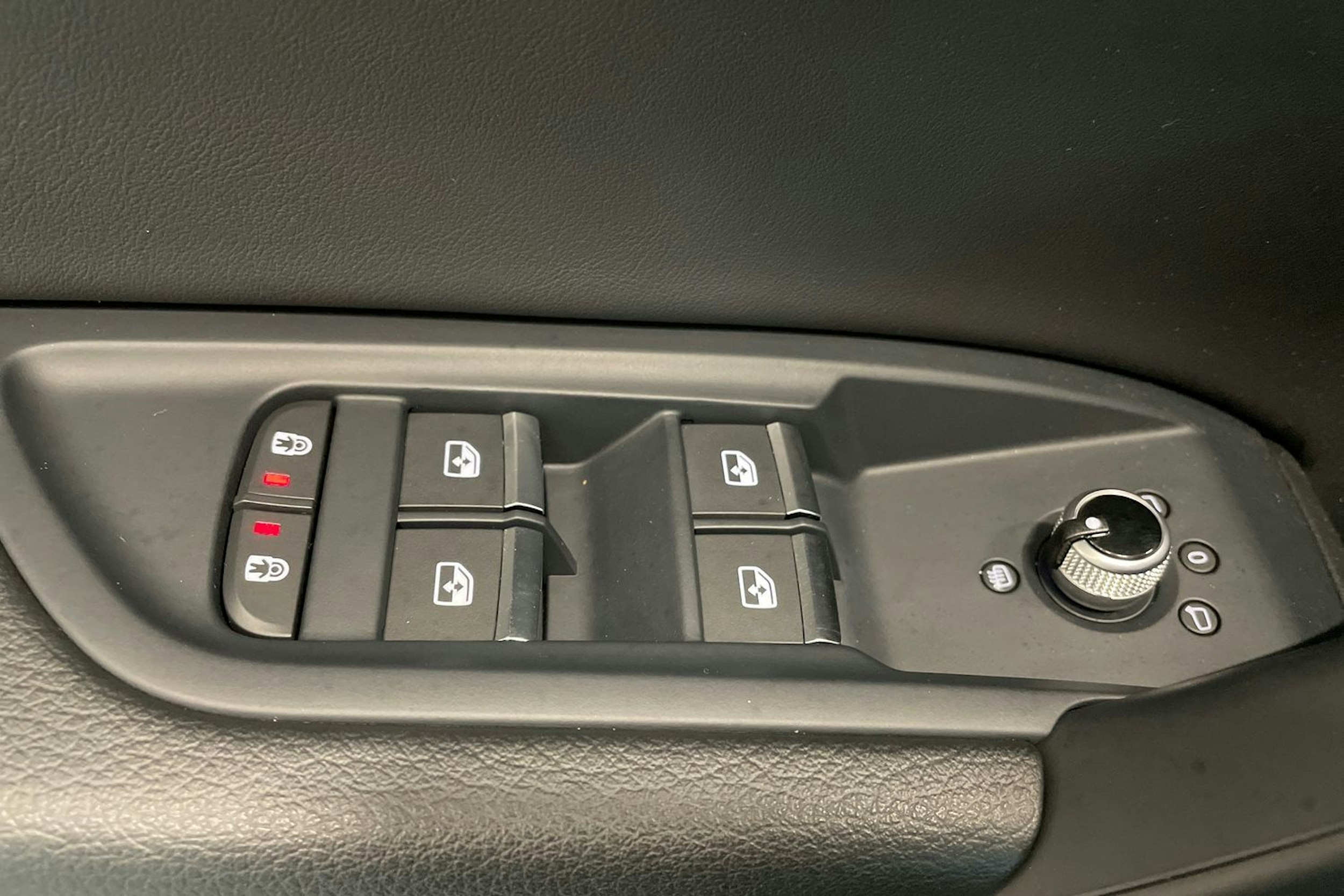 valkoinen Audi Q5 2022 kuva 37.