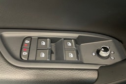 valkoinen Audi Q5 2022 kuva 37.