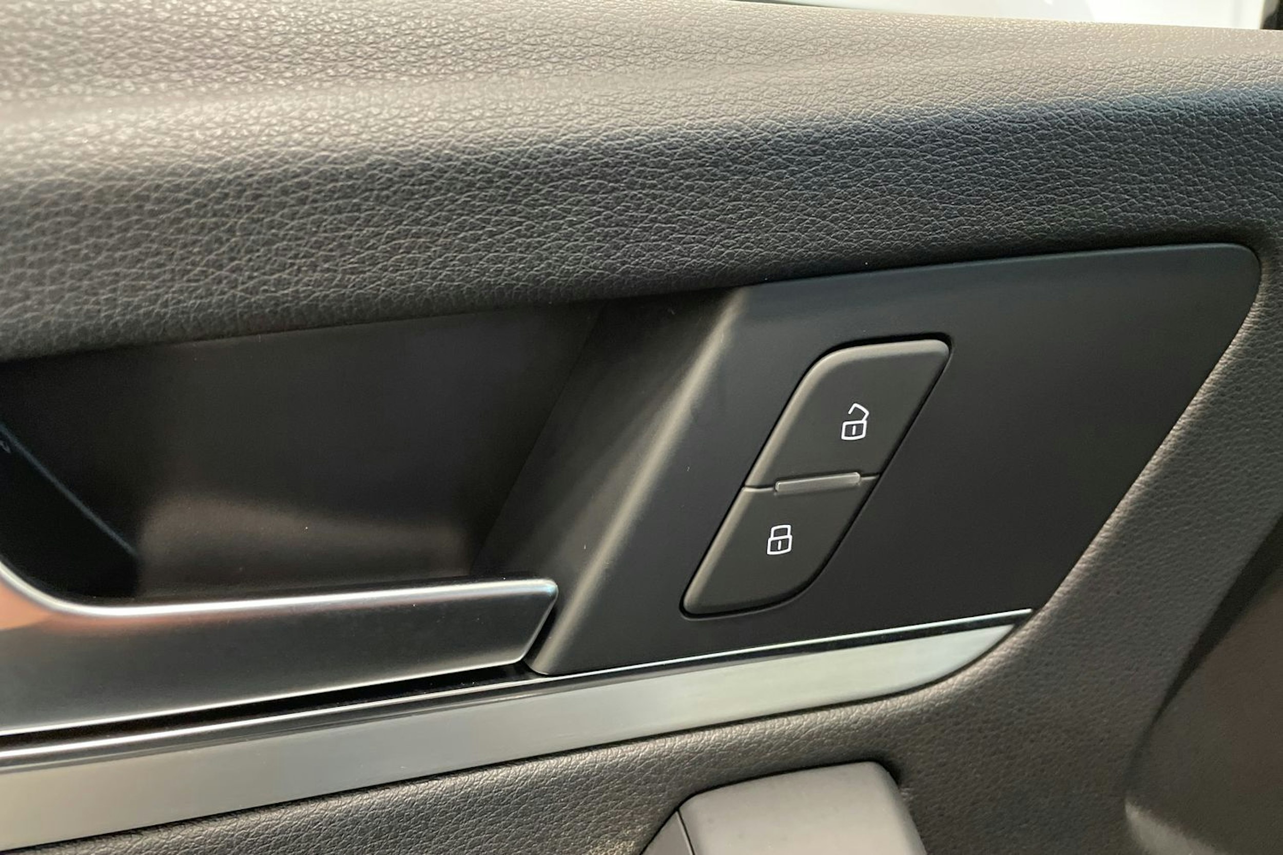 valkoinen Audi Q5 2022 kuva 38.