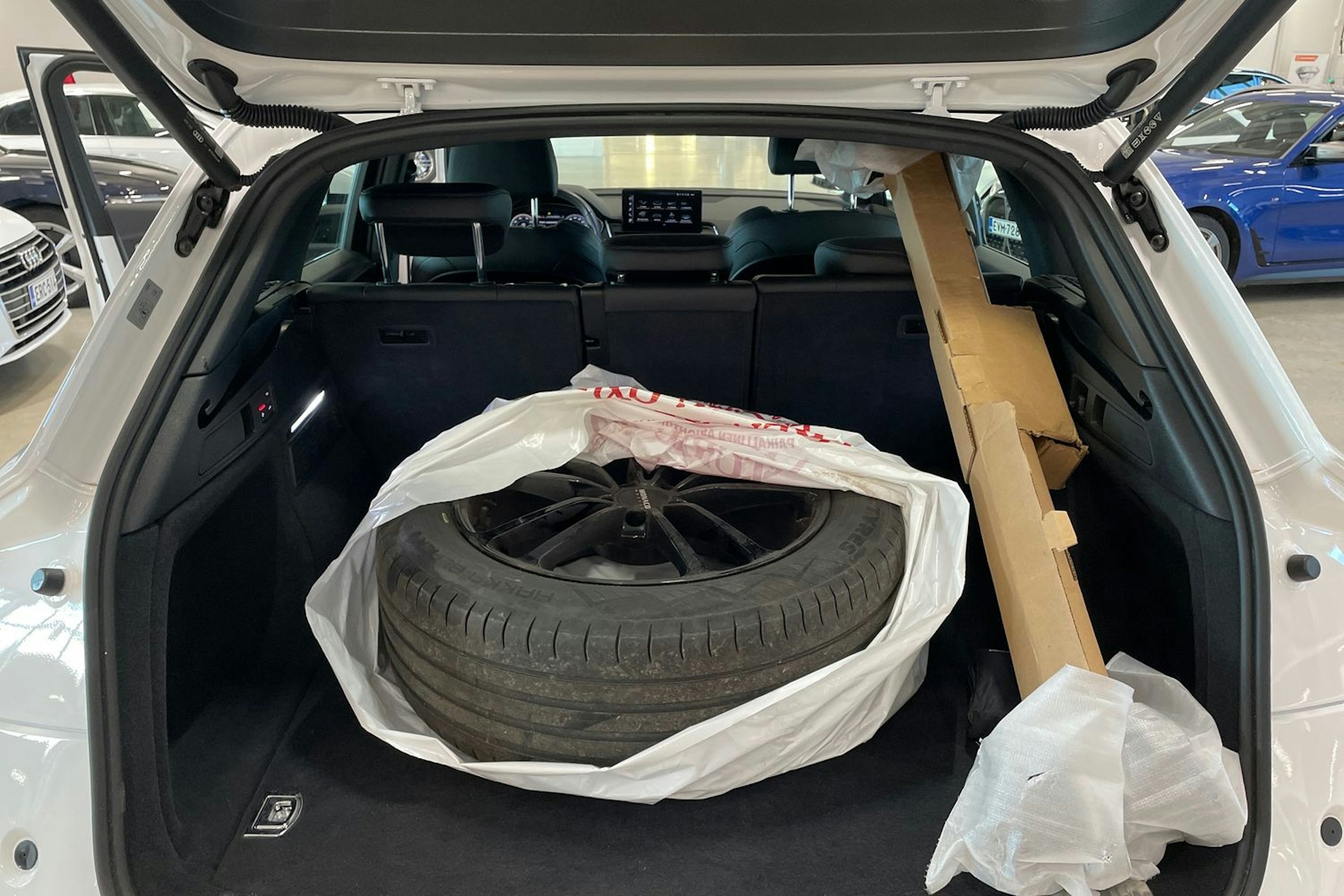 valkoinen Audi Q5 2022 kuva 40.