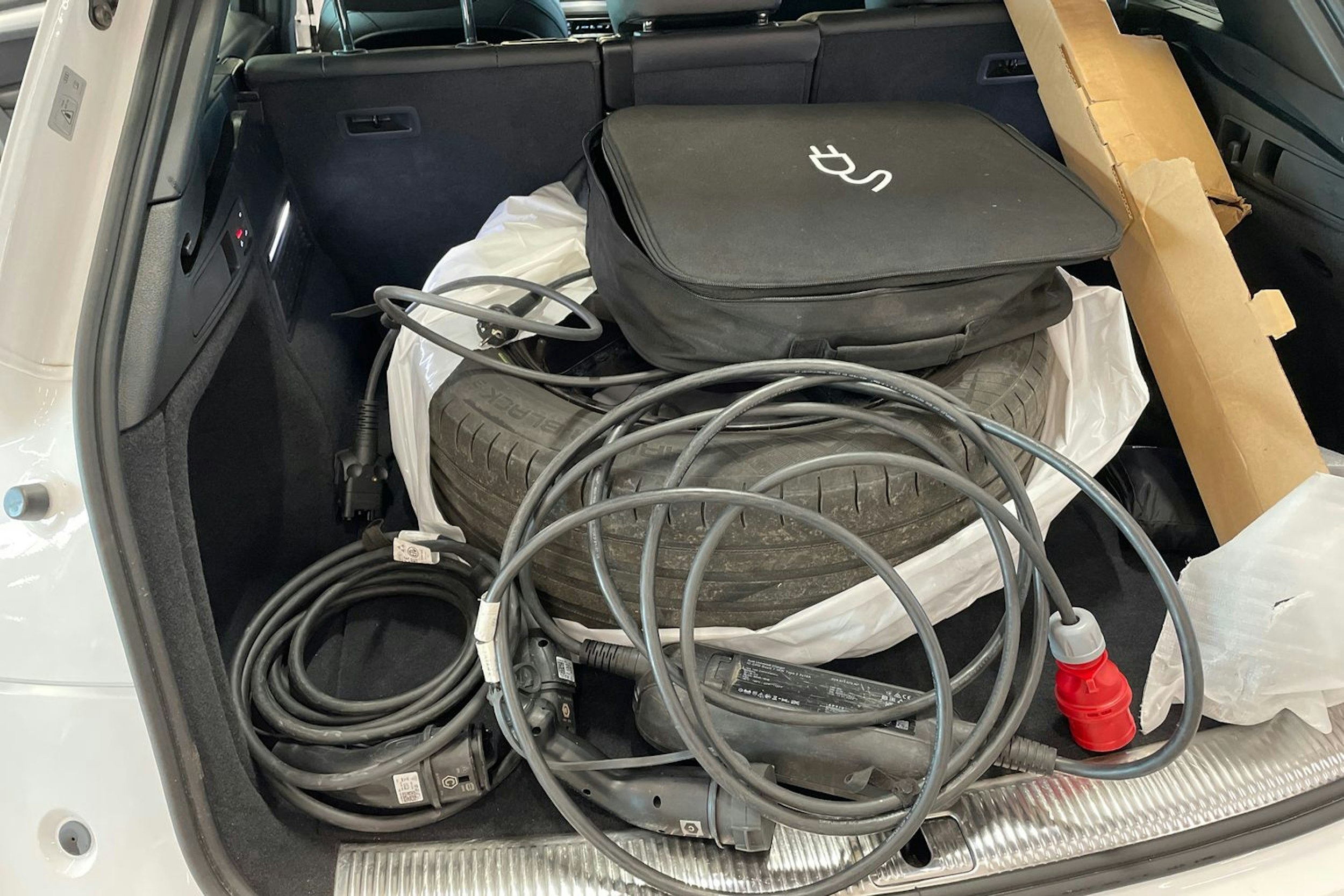 valkoinen Audi Q5 2022 kuva 44.