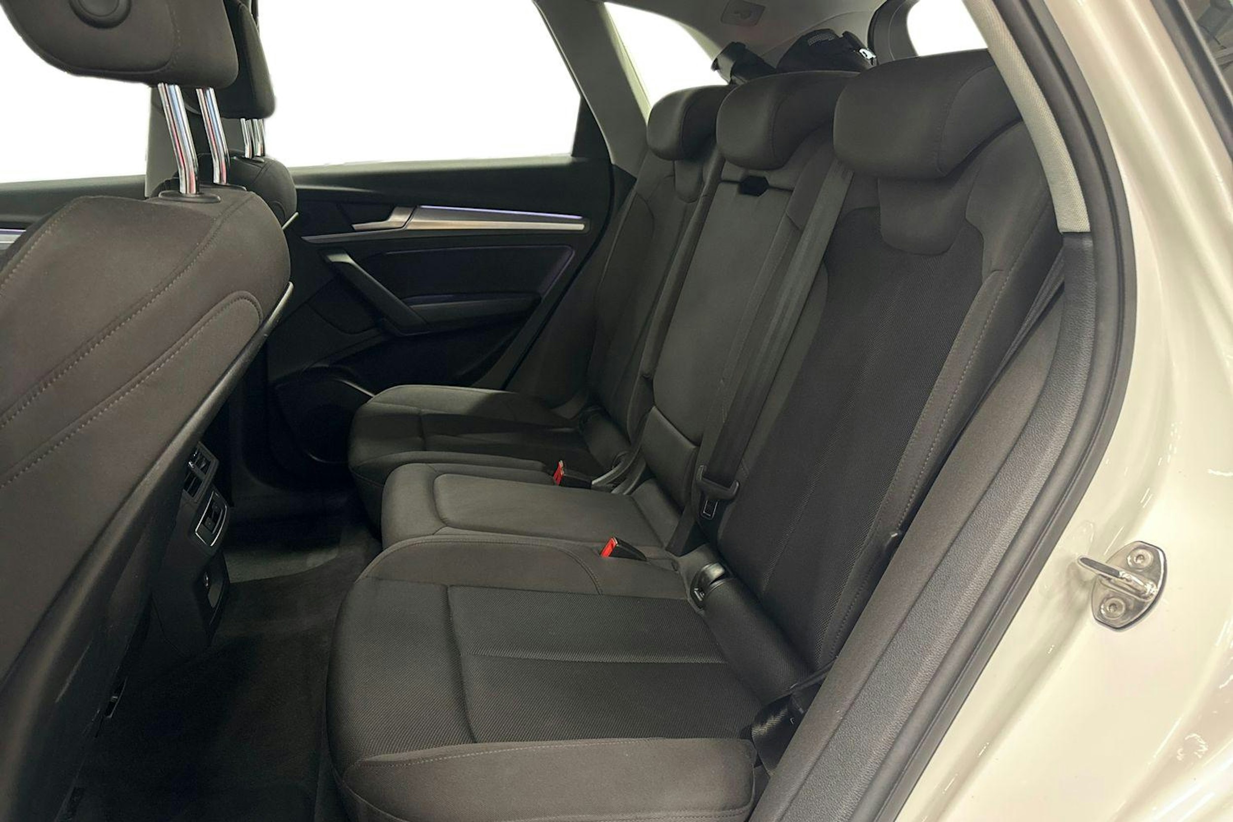 valkoinen Audi Q5 2023 kuva 10.