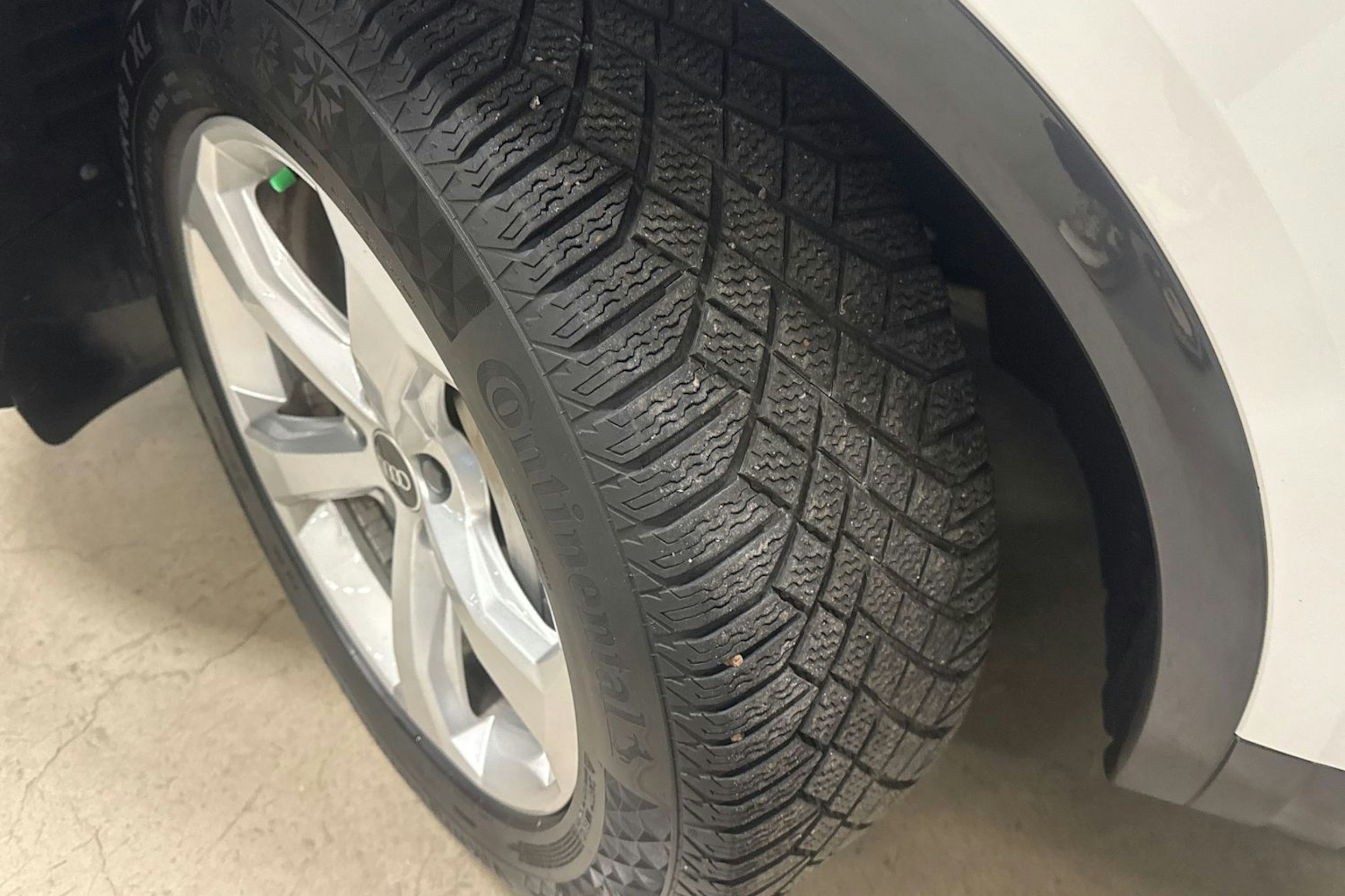 valkoinen Audi Q5 2023 kuva 13.