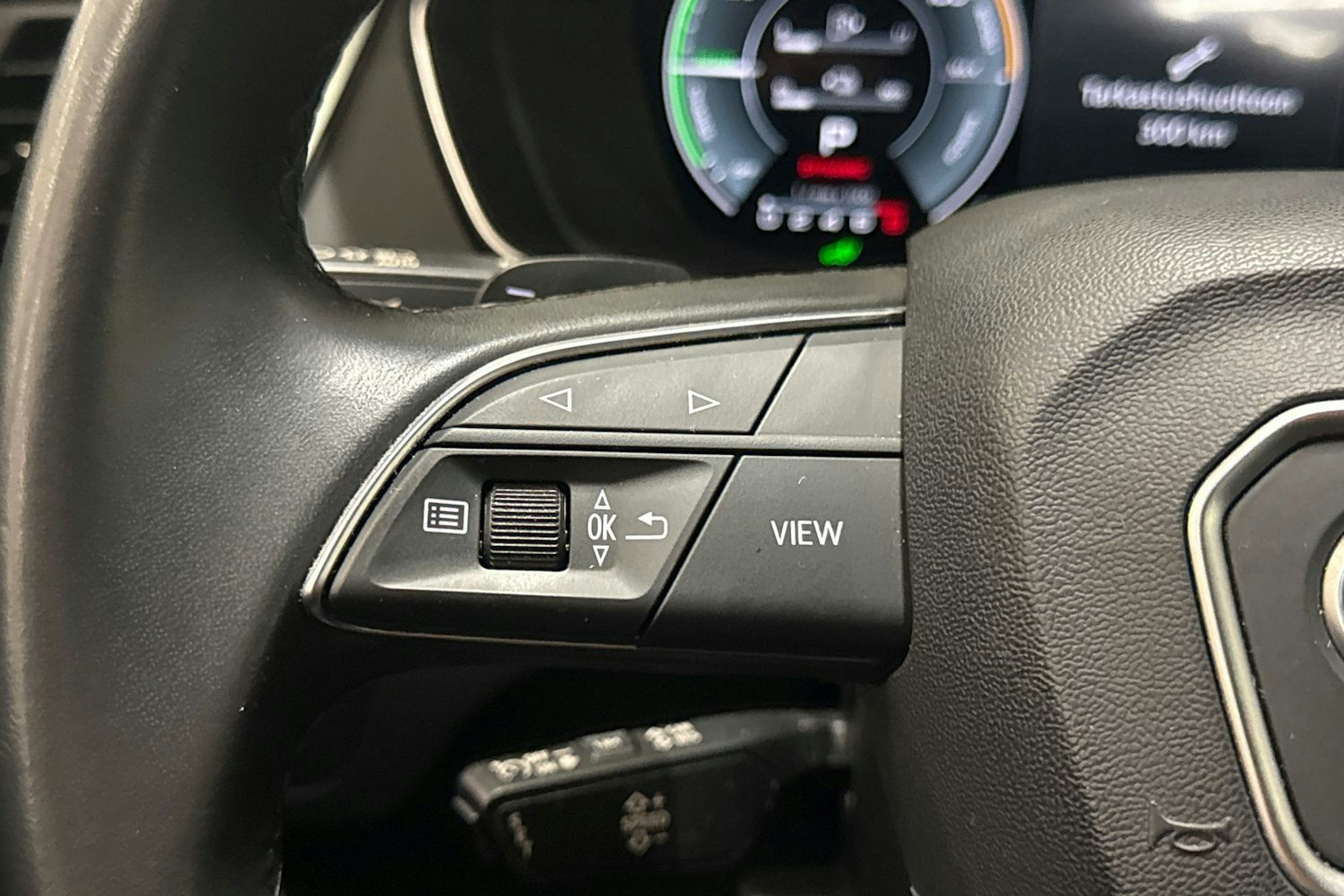 valkoinen Audi Q5 2023 kuva 15.