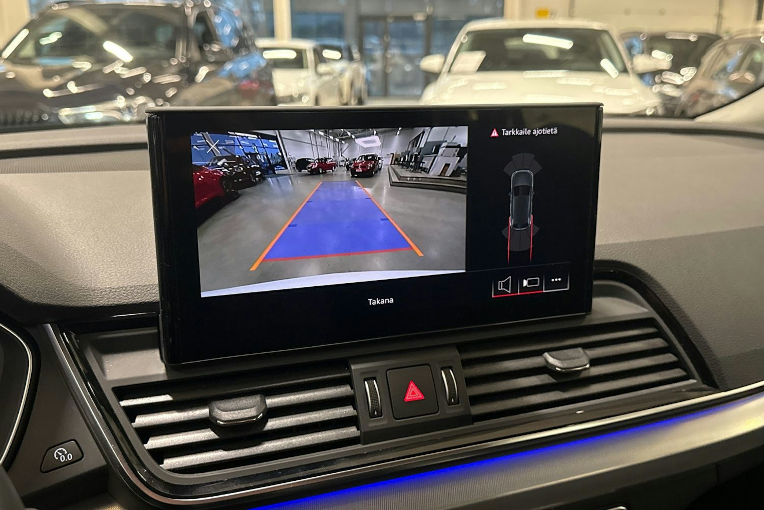 valkoinen Audi Q5 2023 kuva 22.