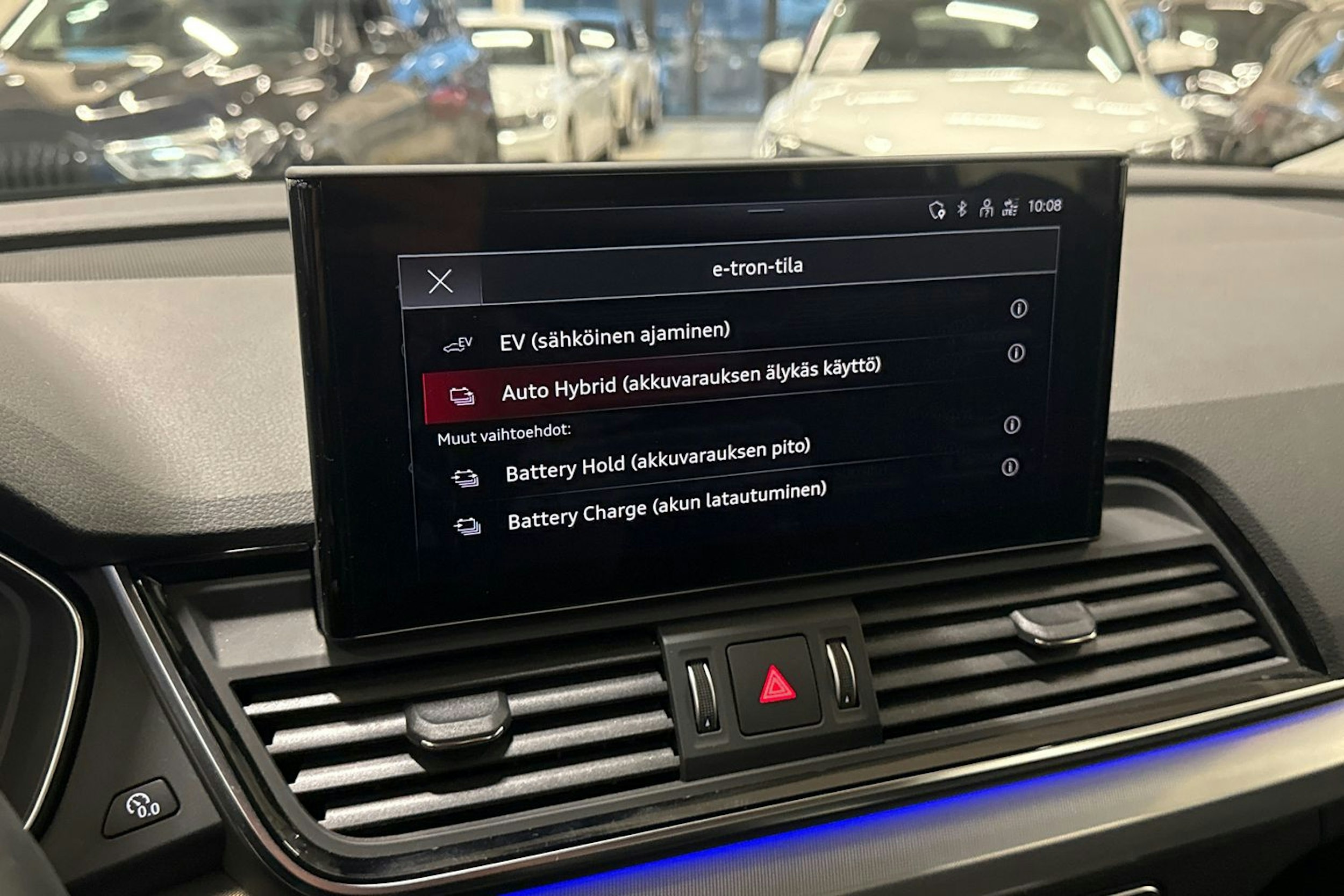 valkoinen Audi Q5 2023 kuva 24.