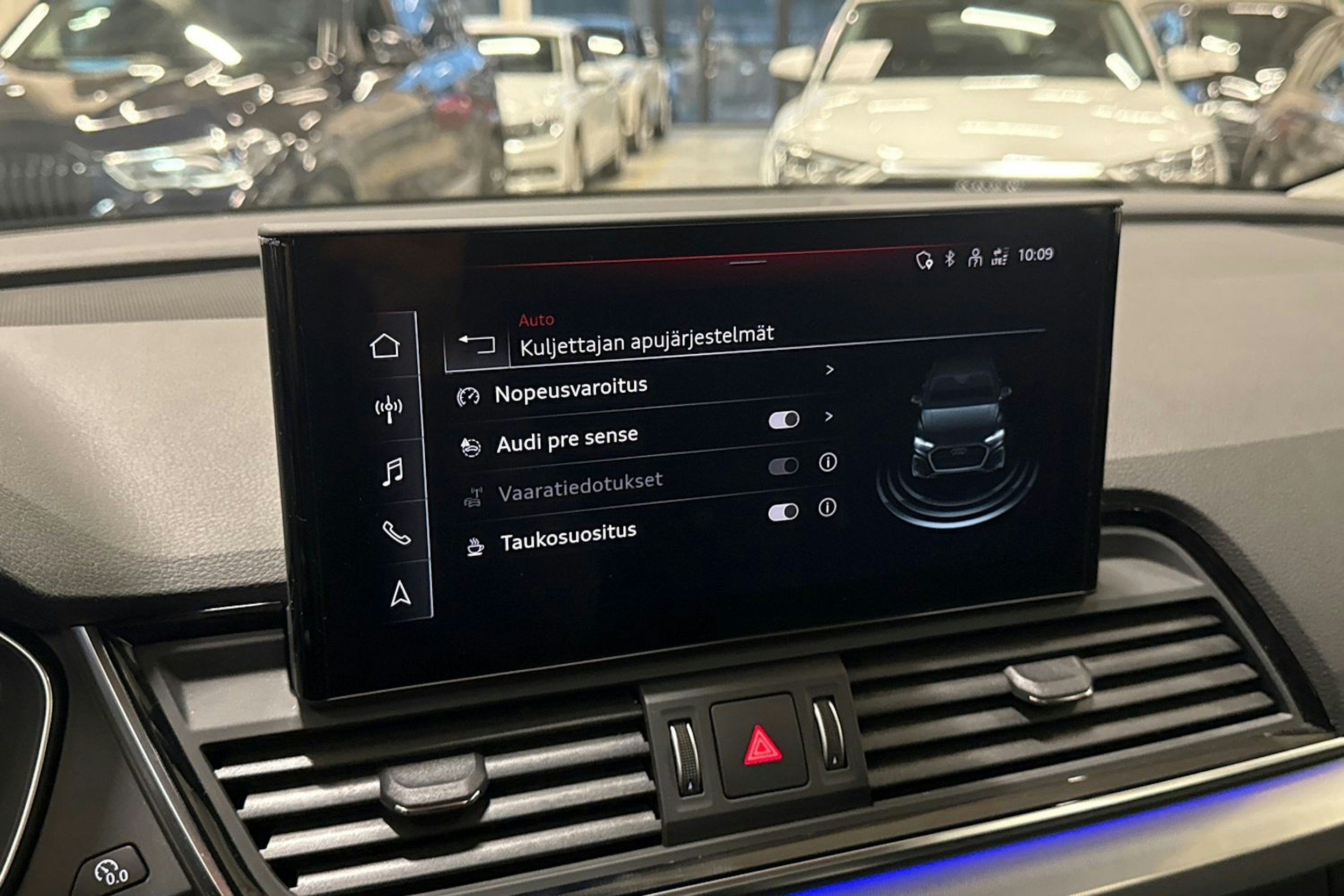 valkoinen Audi Q5 2023 kuva 26.