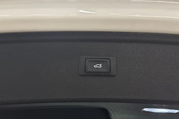 valkoinen Audi Q5 2023 kuva 30.