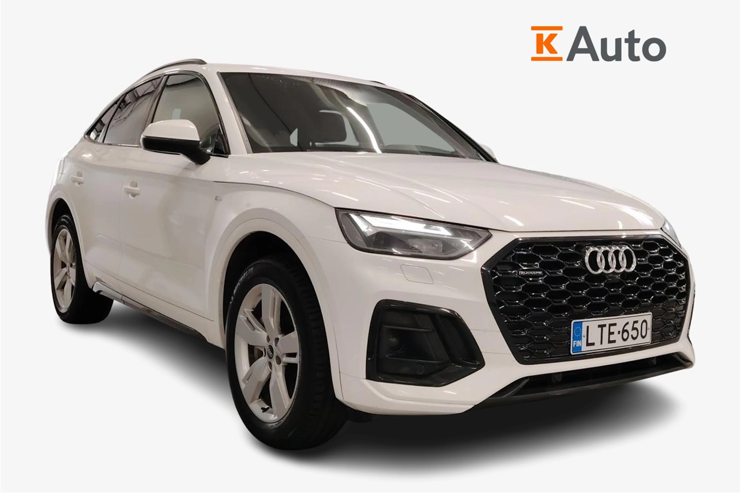 Valkoinen Audi Q5 2022 kuva 1.