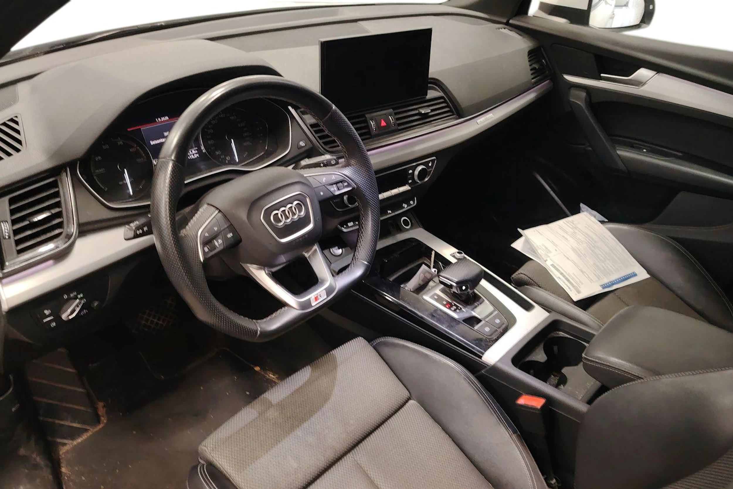 Valkoinen Audi Q5 2022 kuva 3.