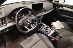 Valkoinen Audi Q5 2022 kuva 3.