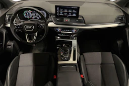 Valkoinen Audi Q5 2022 kuva 7.