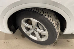 Valkoinen Audi Q5 2022 kuva 10.