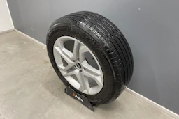 Valkoinen Audi Q5 2022 kuva 11.