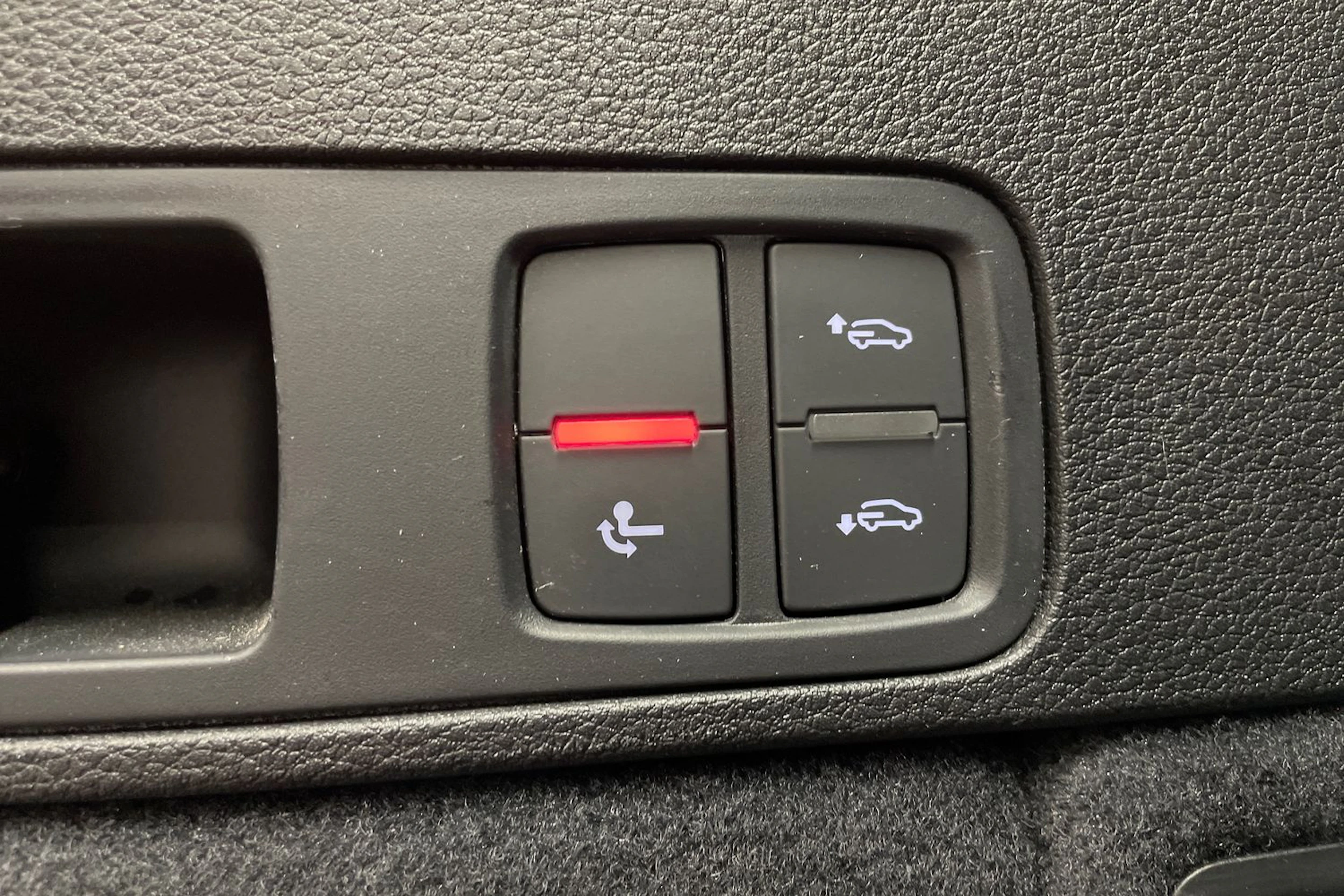 Valkoinen Audi Q5 2022 kuva 14.