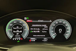 Valkoinen Audi Q5 2022 kuva 15.