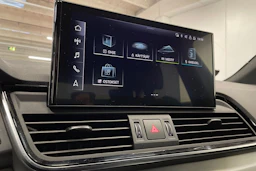 Valkoinen Audi Q5 2022 kuva 17.