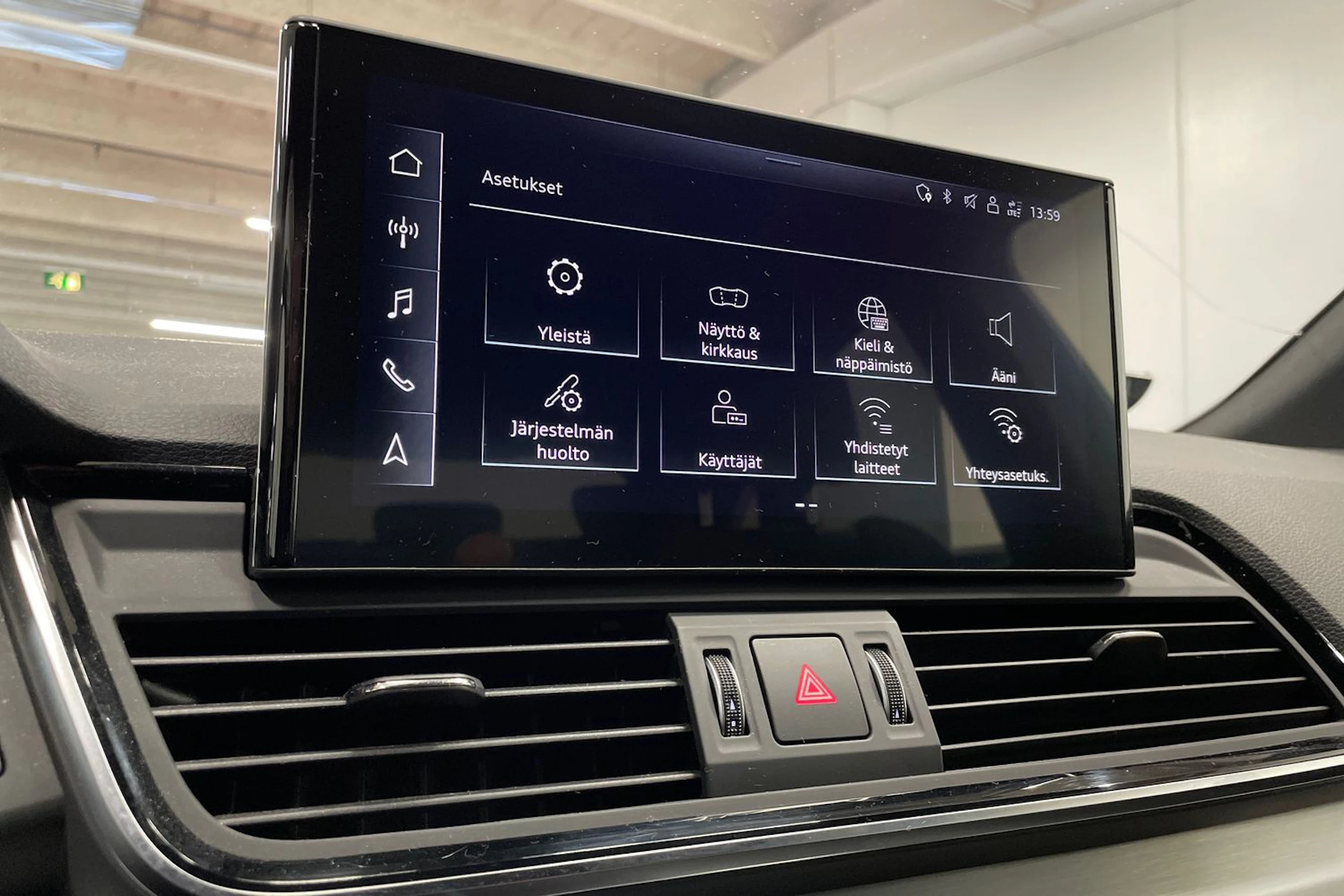 Valkoinen Audi Q5 2022 kuva 18.